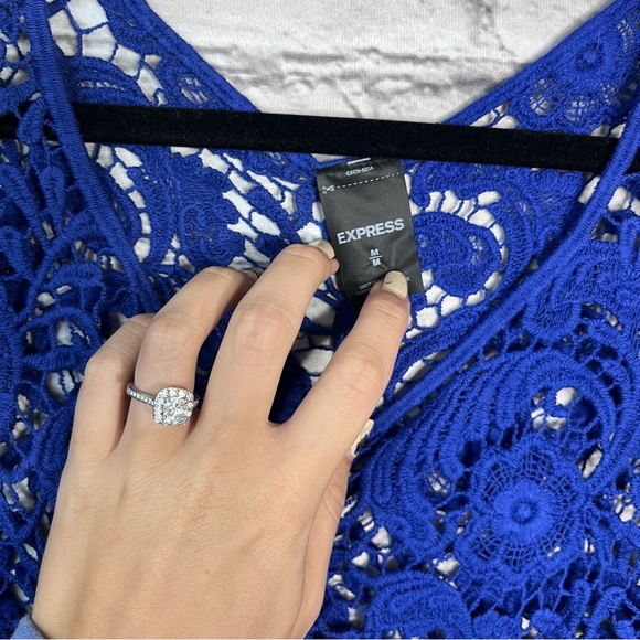 ^🌼3/$30🌼Express Royal Blue Crocheted Lace Short Sleeve Top Size Medium - Picture 7 of 14